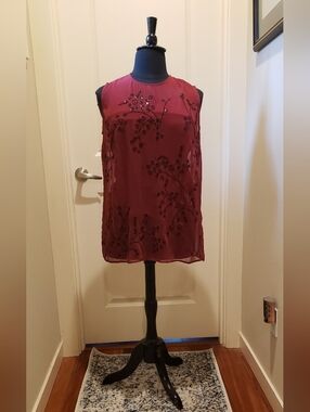 Simply Emma Wine Red Sheer Embellished Sleeveless Tunic W/ Cami